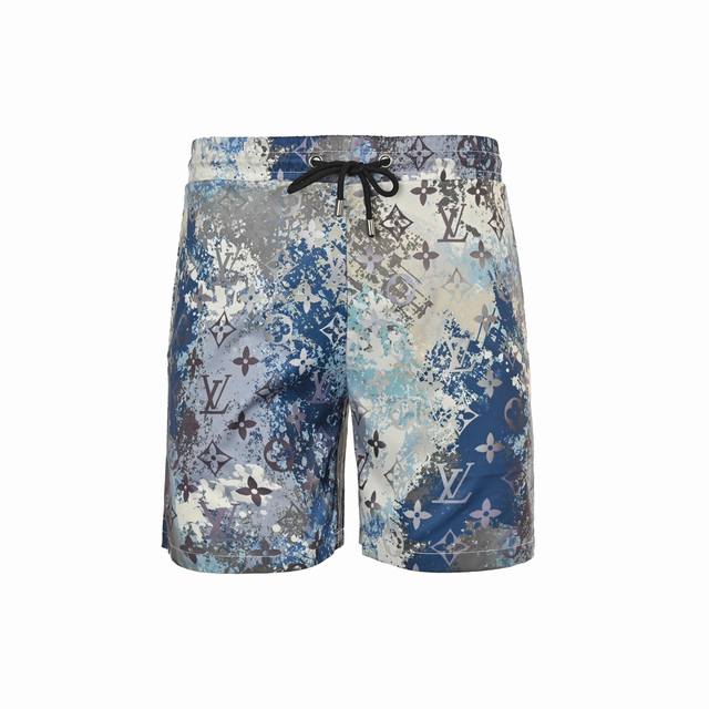 Louis Vuitton 路易威登 25Ss 满印老花沙滩短裤高密丝绸提花面料，百分百复刻。裤身采用立体剪裁缝纫工艺，内衬全锦网眼，后幅标志性Lvse订制五金