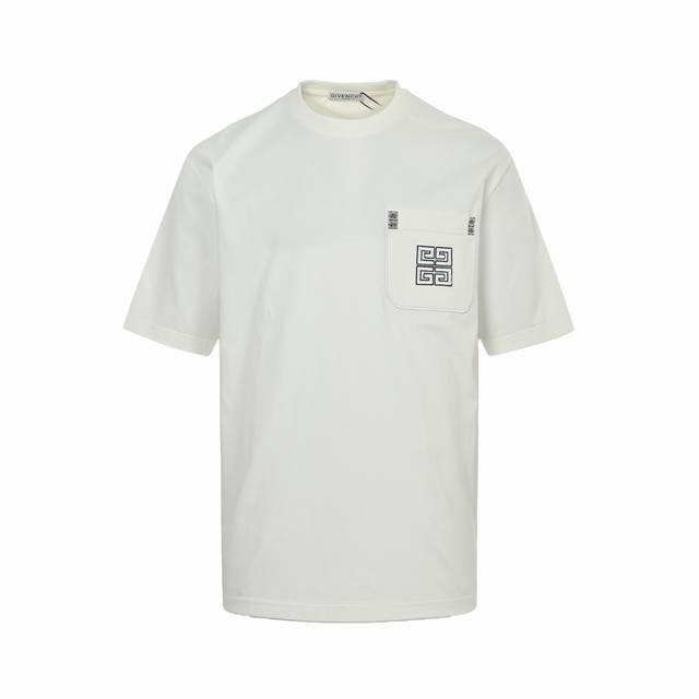 Givenchy 纪梵希 25Ss 口袋4G刺绣短袖分享最好看的纪梵希短袖最高版本！定制面料300克 %双纱棉！辅料：开模原版过鉴定领标 %真丝洗水标。正品代购