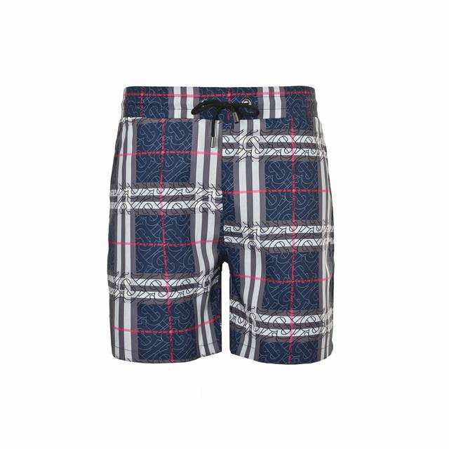 Burberry 巴宝莉 格纹满印徽标沙滩短裤这款短裤采用薄款设计，无需担心闷热或出汗，轻盈自然。经典的格子图案在阳光下更显出夏日感，使您瞬间成为海滩的焦点。
