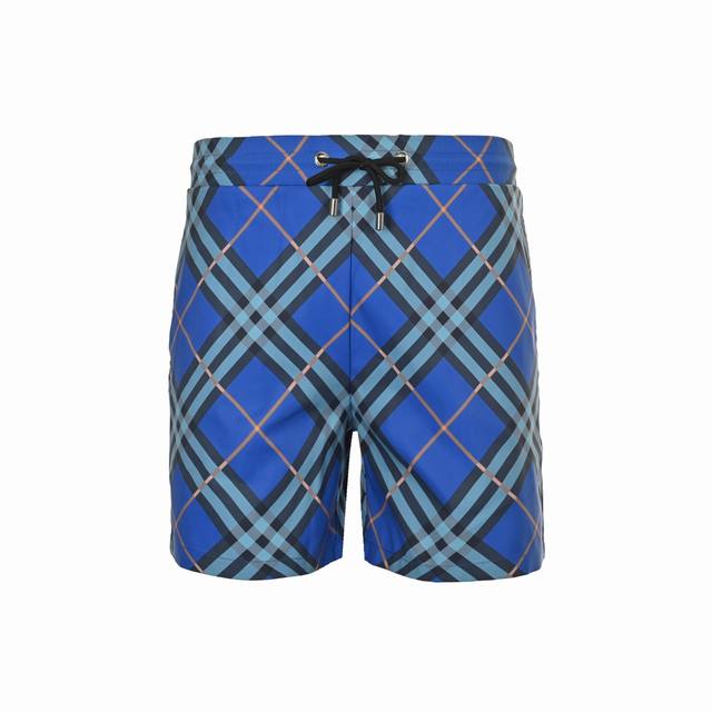 Burberry 巴宝莉 25Ss 斜格纹沙滩短裤这款短裤采用薄款设计，无需担心闷热或出汗，轻盈自然。经典的格子图案在阳光下更显出夏日感，使您瞬间成为海滩的焦点