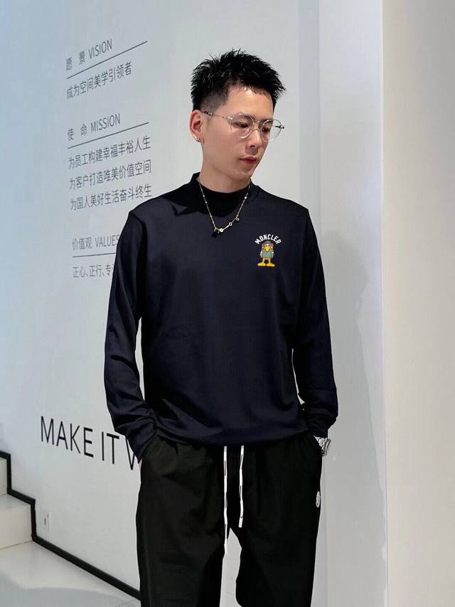 蒙口 秋冬季新款长袖T恤 打底衫必备 采用优质棉质面料！亲肤舒适！前Logo设计，版型设计上身腔调十足，裁剪工艺走线工整！码数：S-Xl 。下单报身高体重