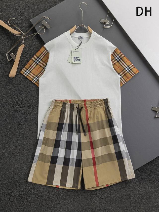 Burberry Bbr 巴宝莉 战马 Bbr 微宽版型S-Xlbbr 25Ss新款独家限定 专柜最新款 双袖格纹拼接刺绣搭配经典格纹沙滩休闲短裤后开袋 精美工