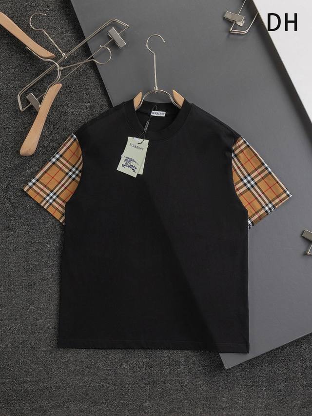 Burberry Bbr 巴宝莉 战马 Bbr 微宽版型S-Xlbbr 25Ss新款独家限定 专柜最新款 双袖格纹拼接刺绣 精美工艺 320克洗水面料T恤作为奢
