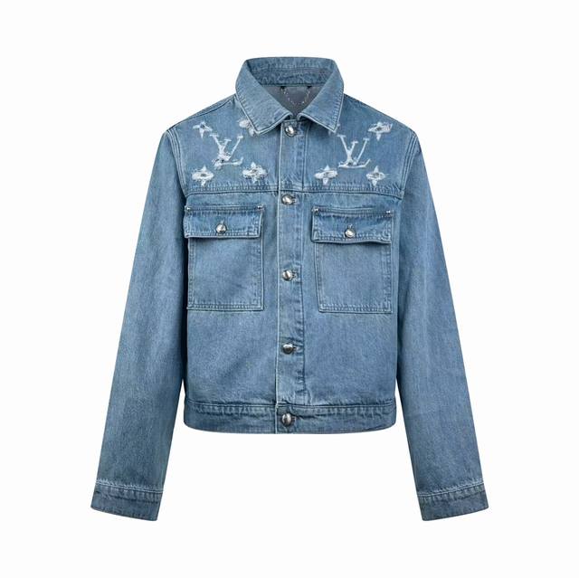 Louis Vuitton 水洗破洞牛仔夹克定制纯棉尊享牛仔料 厚实立体 舒适贴肤 撞色Torn Monogram 细节呈现撕裂效果为点缀 犹如艺术品般璀璨夺目