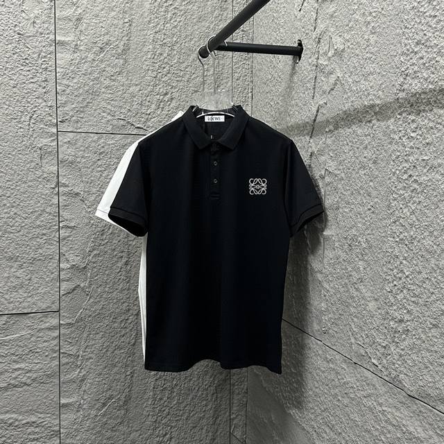 Loew*罗意* 短袖Polo 2025春夏新款 简约经典图腾刺绣珠地面料 短袖Polo立领男女同款尺码： M L Xl 2Xl 3Xl颜色：黑色 白色