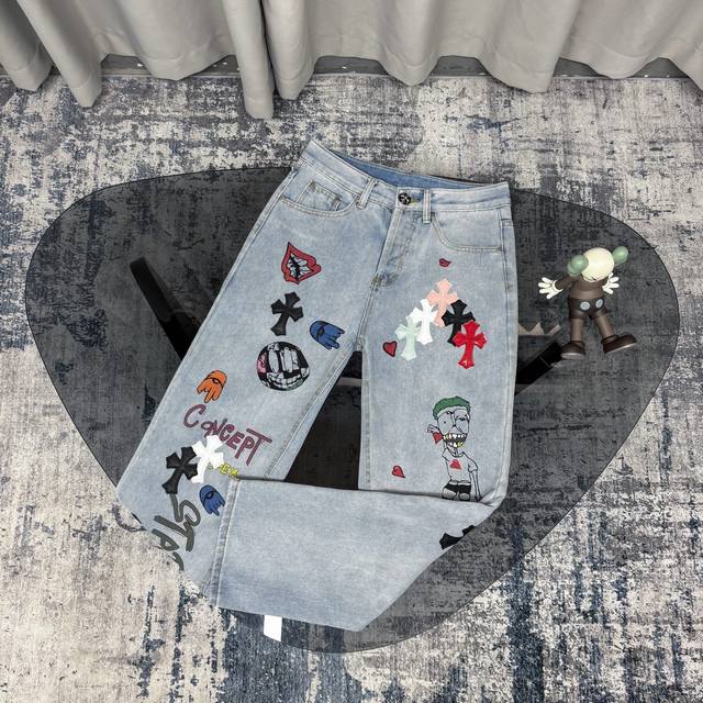 Chrome Hearts ｜25Tx Ch 克罗心联名小丑限定涂鸦鳄鱼皮牛仔裤 市面十分稀少 整条裤子十字架17个分别采用三种不用的材料而成 鳄鱼皮 小羊皮