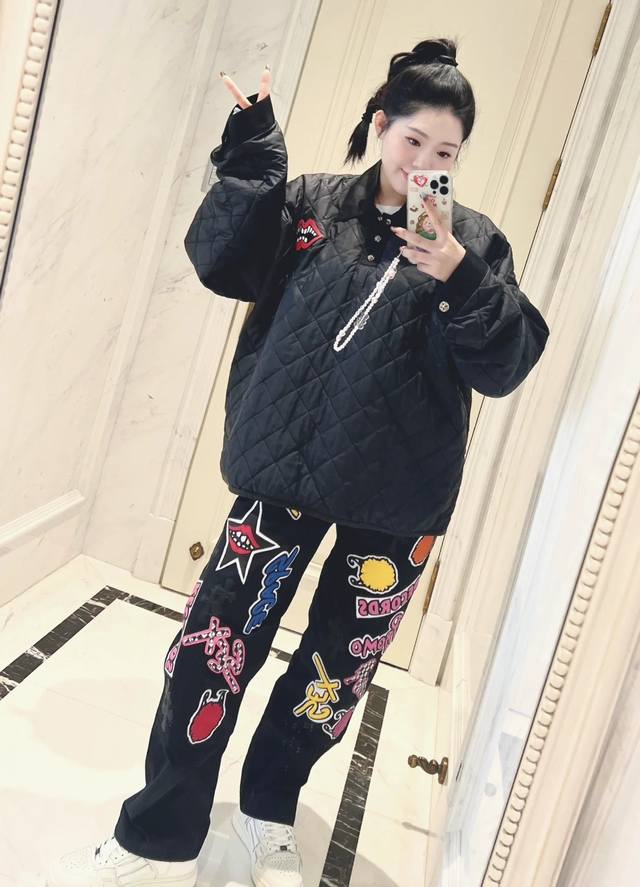 模特图 Chrome Hearts克罗心 黑色多元素涂鸦工装裤Chrome Hearts 服饰创意总监Mattyboymattyboy 本名Matt Digia