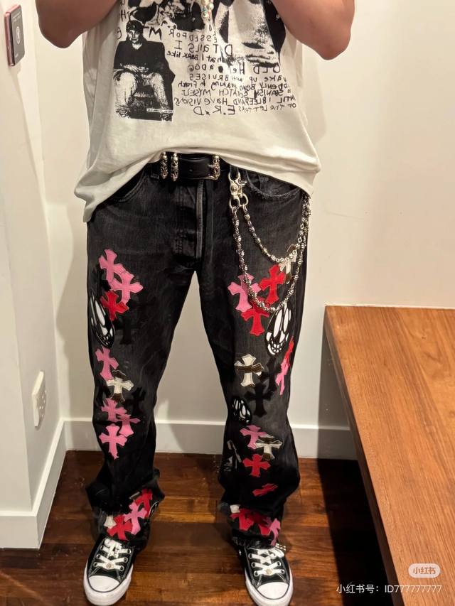 模特图 Chrome Hearts Ch克罗心三色拼皮鬼脸元素说唱歌手诺米同款十字架牛仔裤真实还原Vintage极致质感 无原标平替款 意产特种牛皮印花再切割
