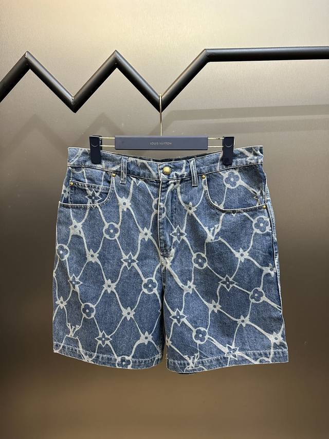 Lv 蓝水网套装 牛仔短裤深蓝色纯棉质丹宁面料，激光Monogram Fishnet印花，采用激光镭射印花技术处理的牛仔布，这种技术通过计算机图像处理，烧灼牛仔