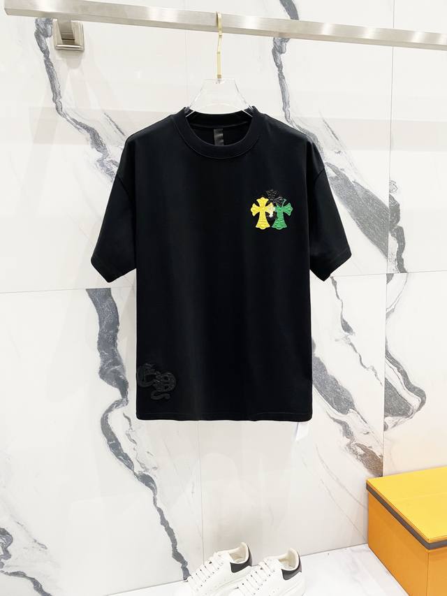 Chrome Hearts 克罗心320克洗水短袖前后皮革梵文彩色十字架Logo工艺标识官方同步 1:1原版开模时尚个性 百搭潮流纯原品质 原版洗水面料吊牌 领