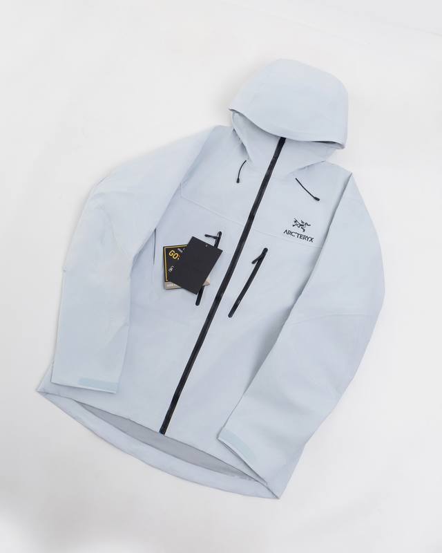 款号J99 破晓蓝白底图顶级版本Arcteryx始祖鸟 Alpha系列 Sv 第7代 Gore-Tex Pro 刺绣Logo图案休闲运动连帽拉链硬壳冲锋衣滑雪服