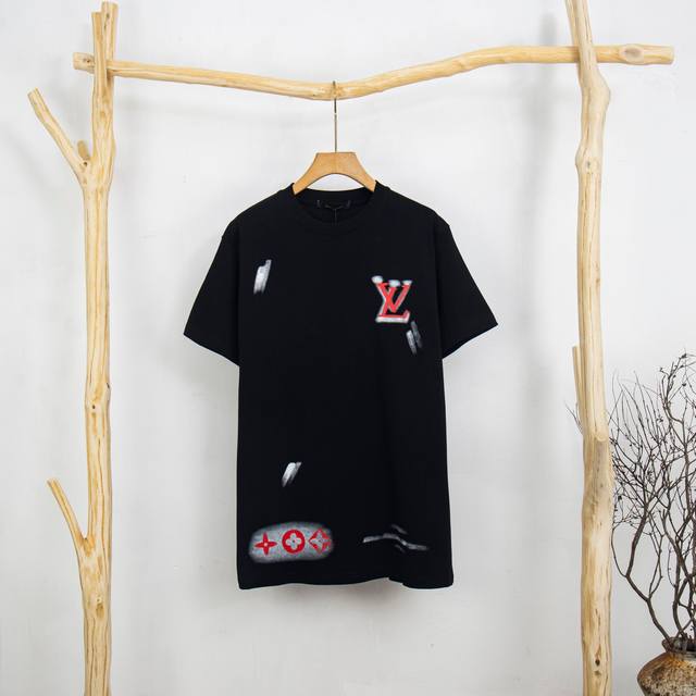 Lv 路易威登 25Ss新款涂鸦手绘短袖T恤面料：采用300克26支精梳紧密双纱纯棉顶级版本！男女同款！颜色：黑色 白色尺码：Xs-L