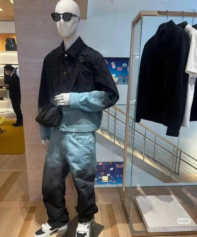 裤子 外套 顶级复刻 Louis Vuitton &路易威登 四季联名绣花渐变牛仔裤-Lv衣橱一男女春季时尚单品 ，这款联名款真的爆了，太好看了，春天清爽的感觉