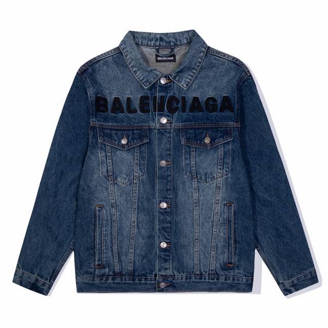 Balenciaga 巴黎世家牛仔胸前字母牛仔夹克外套 情侣款，质感满满绝对没有丝廉价感，版型宽松里面搭配一件卫衣短袖都可以完美驾驭原版购入，区别市面普通版本。