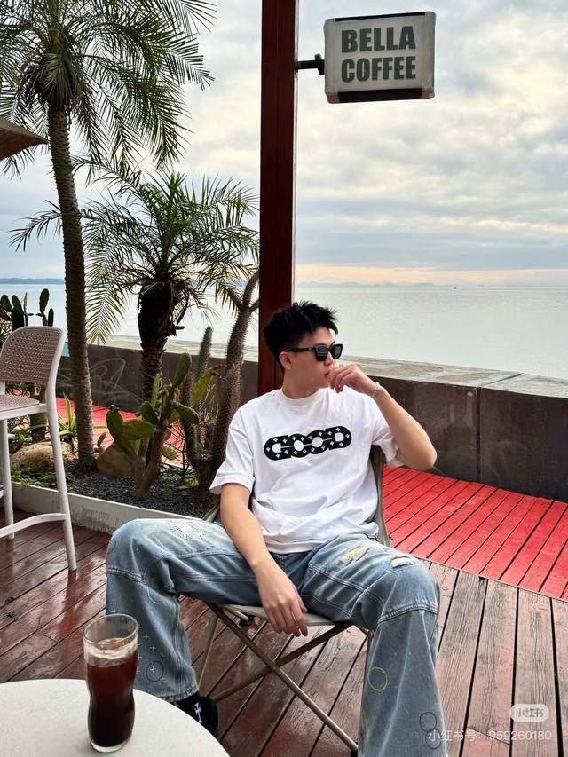 模特图 顶级品质 放心对比 定制包装袋Goodbrand 25Ss彩色烫钻印花重磅短袖T恤 Yb一比一开发 %棉 采用订色订染毛圈纯棉衣面，320G双股B113