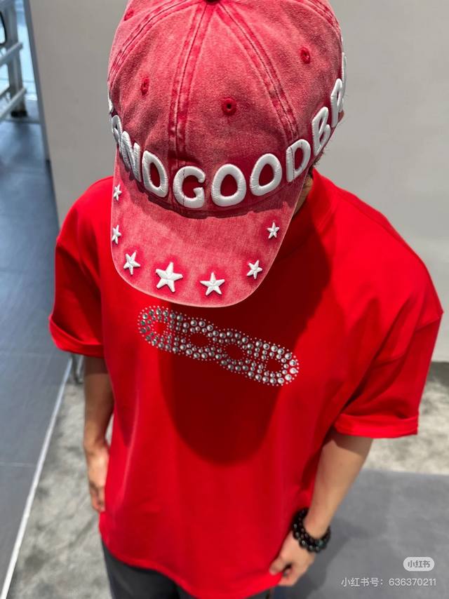 红色模特图 顶级品质 放心对比 定制包装袋Goodbrand 25Ss亮片烫钻重磅短袖T恤 Yb一比一开发 %棉 采用订色订染毛圈纯棉衣面，320G双股B113