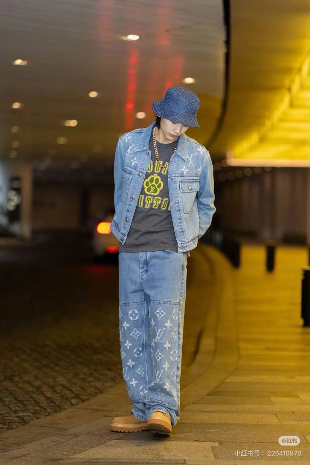 外套 裤子 模特图 Louis Vuitton 路易威登Lv 24Fw 老花拼接重工镂空磨破提花牛仔裤外套套装原25,600购入开发，定制原版斜纹全棉丹宁牛仔面
