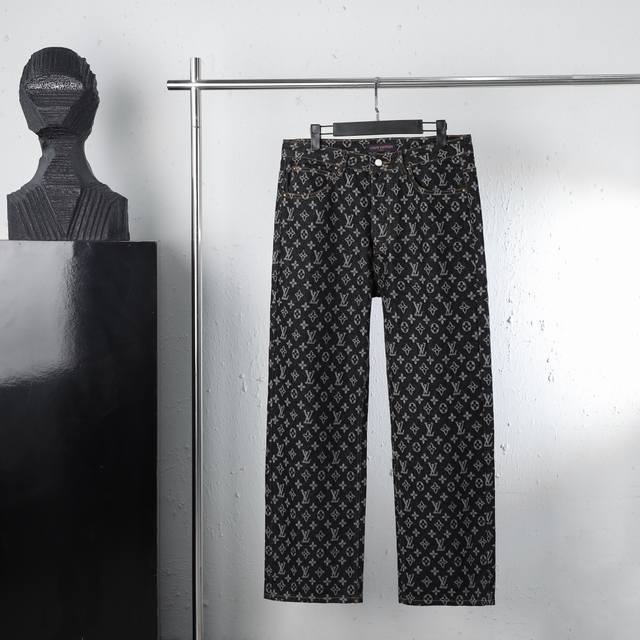 外套 裤子 顶级跑量款 Louis Vuitton &路易威登最新款经典提花套装外套裤子在七月初惊艳亮相的Monogram Dust系列！！纽扣是珍珠母贝设计，