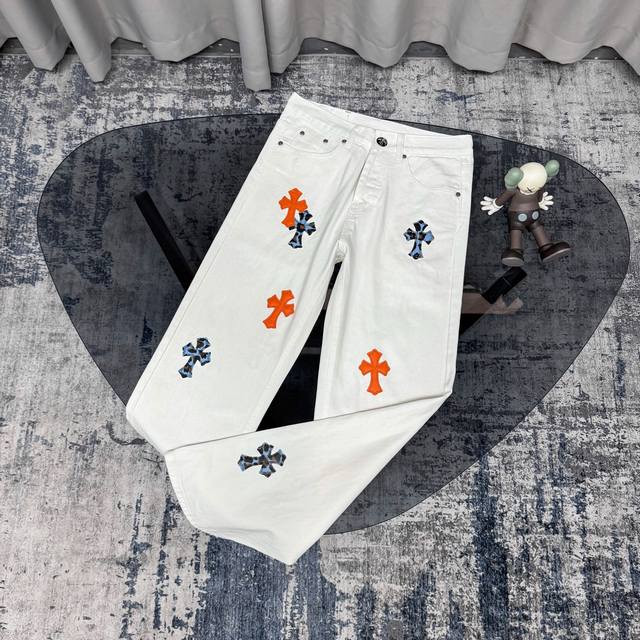 Chrome Hearts｜克罗心2025新款橙色蓝豹纹十字架拼皮情侣款水洗宽松牛仔裤 不同水洗质感的款式，对腿细腿粗人士十分友好，直筒宽松的版型十分修饰腿型