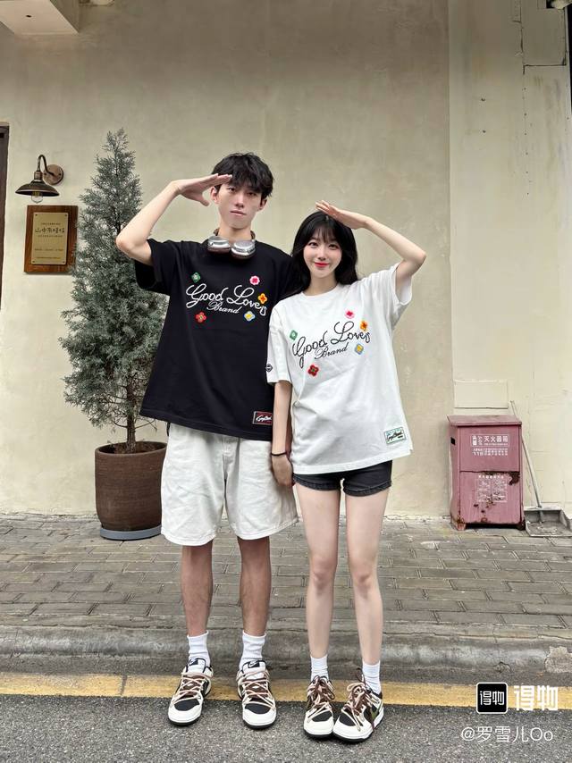 模特图 市场顶级版本Goodbrand 2025Ss Goodloves立体刺绣标语轻奢时尚高级感短袖T恤 纯棉面料 立体绣花工艺 全套辅料细节 Yb内置洗衣袋