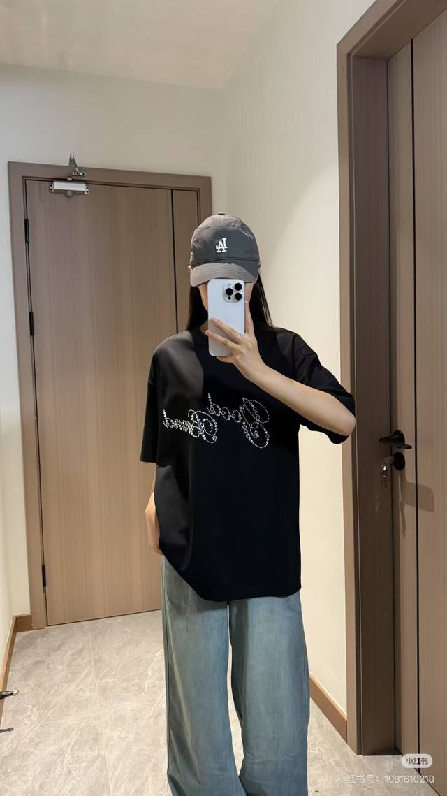 模特图 市场顶级版本Goodbrand 2025Ss Good花体烫片小花轻奢时尚高级感短袖 纯棉面料 印花烫钻工艺 全套辅料细节 Yb内置洗衣袋 还原1比1