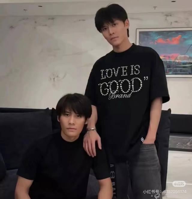 黑色模特图 顶级品质 放心对比 定制包装袋Goodbrand 25Ss珍珠刺绣重磅短袖T恤 Yb一比一开发 %棉 采用订色订染毛圈纯棉衣面，320G双股B113