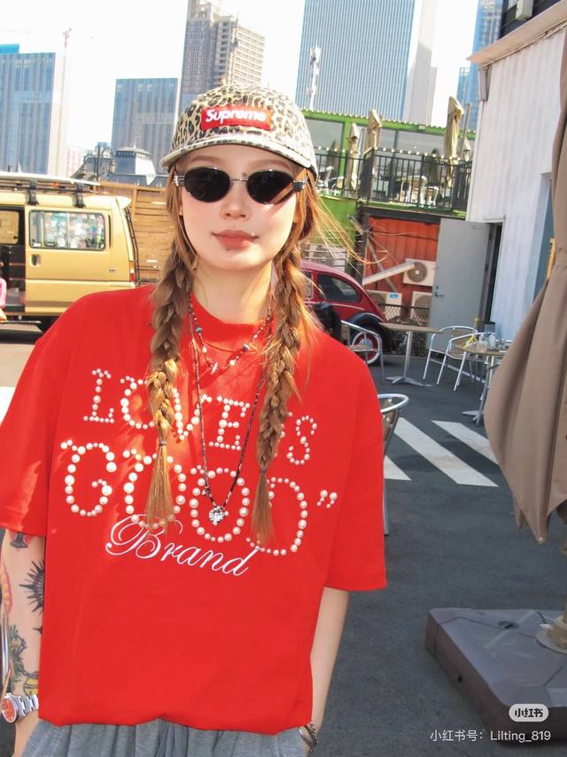 红色模特图 顶级品质 放心对比 定制包装袋Goodbrand 25Ss珍珠刺绣重磅短袖T恤 Yb一比一开发 %棉 采用订色订染毛圈纯棉衣面，320G双股B113