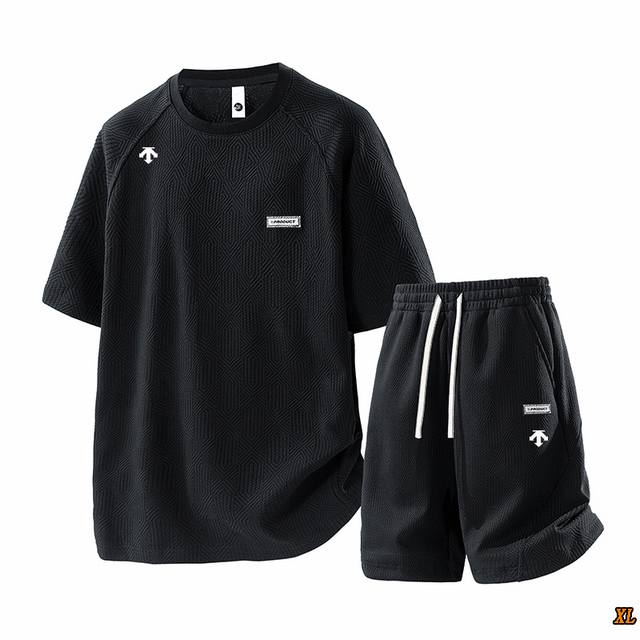 Descente迪桑特 独家实拍上新夏季高品质大码短袖短裤速干套装M-8Xl，本季主打，货源充足，放心主推，高端品质，经典设计，做工出色，经典百搭，上身效果极佳