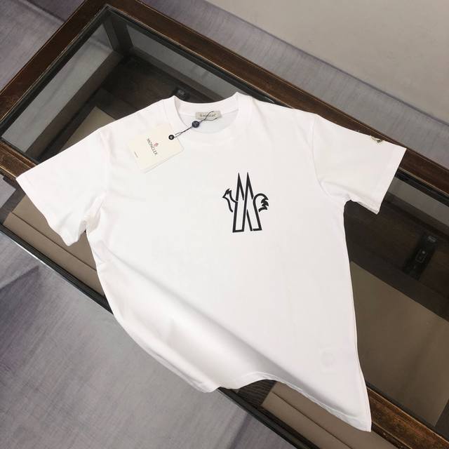 Moncler 蒙口 2025最新款情侣款圆领短袖 情侣T恤 春夏新品 高品质 胸前立体标识字母Logo印花工艺！时尚百搭潮款 定制进口面料 ！穿着舒适 透气