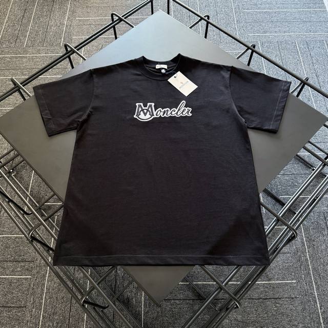 款号Mc001Moncler蒙口 25新款 绣花小标Logo短袖T恤定制280克全棉双纱硬挺面料 布面干净 布纹清晰 手感非常细腻扎实 更加力挺 舒适透气不易变