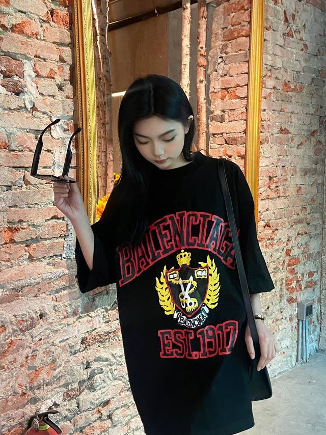 Balenciaga 巴黎世家 剪刀发泡印花短袖 上身效果#