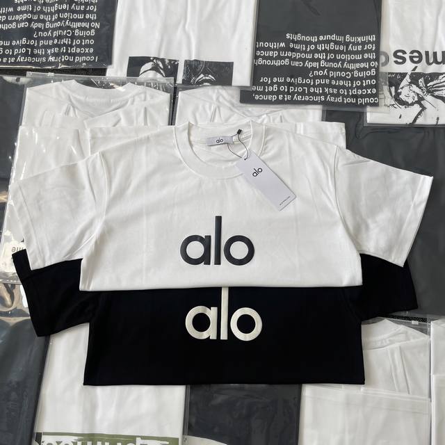 款号660 Alo25Ss经典基础发泡Logo印花打底宽松情侣短袖260G纯棉双纱 版型挺立有型 面料舒适透气本年度小众单品 上身满满的慵懒感松弛感！区别市面通