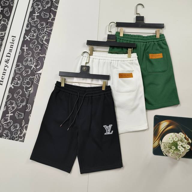 尺码S-Xl爆款2025夏季新品Louis Vuitton路易威登短裤刺绣Logo驴家情侣款Lv五分裤轻奢主义 高密度重叠刺绣Logo 后开袋 男女日常通勤 穿