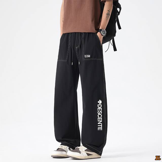Descente迪桑特 独家实拍上新 M-8Xl 夏季高品质冰丝弯刀裤大码直筒阔腿速干薄款垂感加大胖子空调裤，本季主打，货源充足，放心主推，高端品质，经典设计，