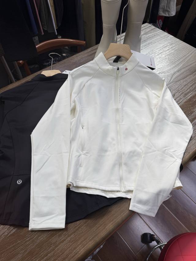 Define 女士短款夹克*罗纹Nulu速干芯吸丨Lululemon丨Lw3Hobs汗无痕户外休闲运动衫颜色：月光白、星际黑尺码：M90-105斤L - Xl1