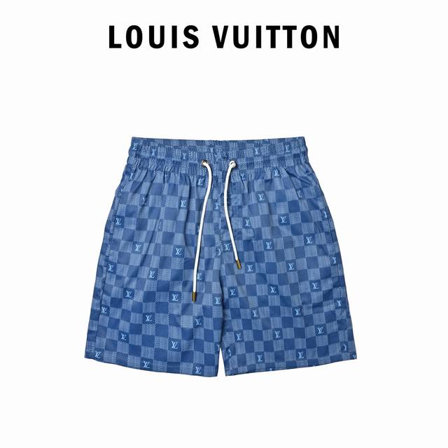 Louis Vuitton 棋盘格满印提花沙滩短裤高密丝绸提花面料，百分百复刻。裤身采用立体剪裁缝纫工艺，内衬全锦网眼，后幅标志性Lvse订制五金，细节还原高达