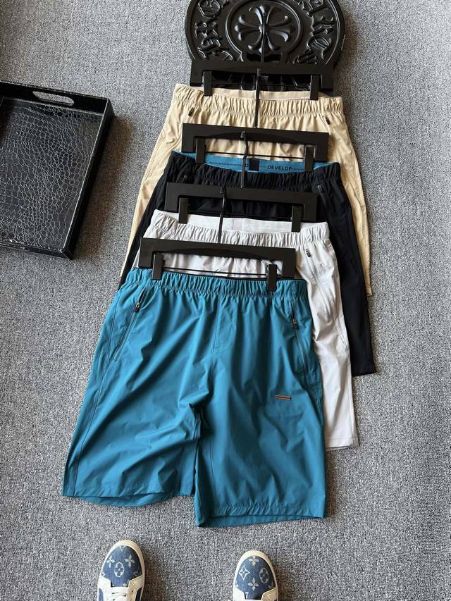 专柜顶级货！人气爆款！Zegna 杰尼亚专柜新品四色冰氧弹力速干短裤！恒隆在售万元级，款号：6662 杰尼亚家今年最新研发户外运动功能性速干面料！摸起来柔软细腻