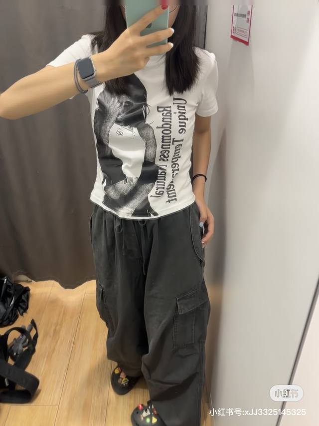 款号-1060 模特图 Ss哈特风工装复古抽绳弹力直筒牛仔裤 今年最流行的Cleanfit风格 大口袋设计更实用 膝盖处褶皱设计别有用心 简约风上身好看百搭闭眼