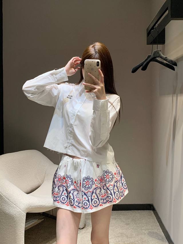 Miumiu 缪缪 Logo徽标刺绣短款长袖衬衫 时髦尖子生减龄必备神器！可爱少女风袖口领口也可拆卸设计白色 粉色尺码 S M Ls 80-95斤M95- 斤L