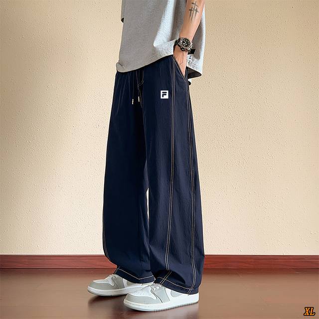 斐乐 独家实拍上新 M-8Xl 夏季高品质冰丝弯刀裤大码直筒阔腿速干薄款垂感加大胖子空调裤，本季主打，货源充足，放心主推，高端品质，经典设计，做工出色，经典百搭