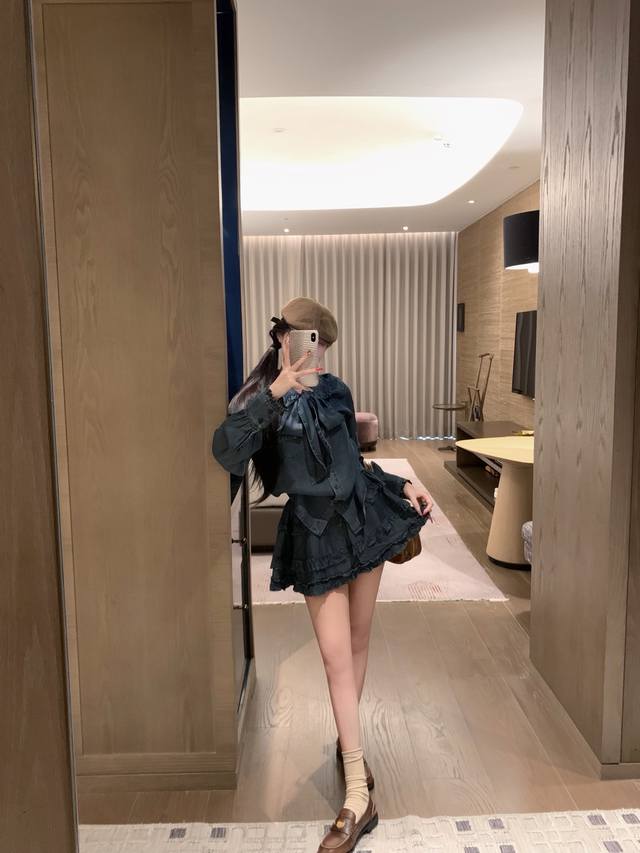 Miumiu 缪缪木耳边天丝牛仔衬衣减龄短裙套装～～高级重工的一套Sml 图末