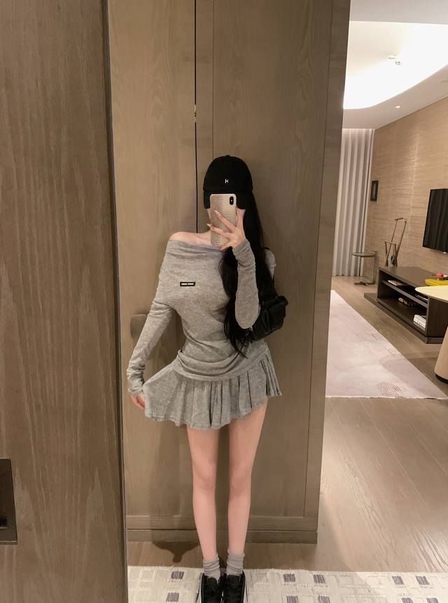 Miumiu 缪缪减龄斜肩显瘦上衣短裙套装尺码 图末