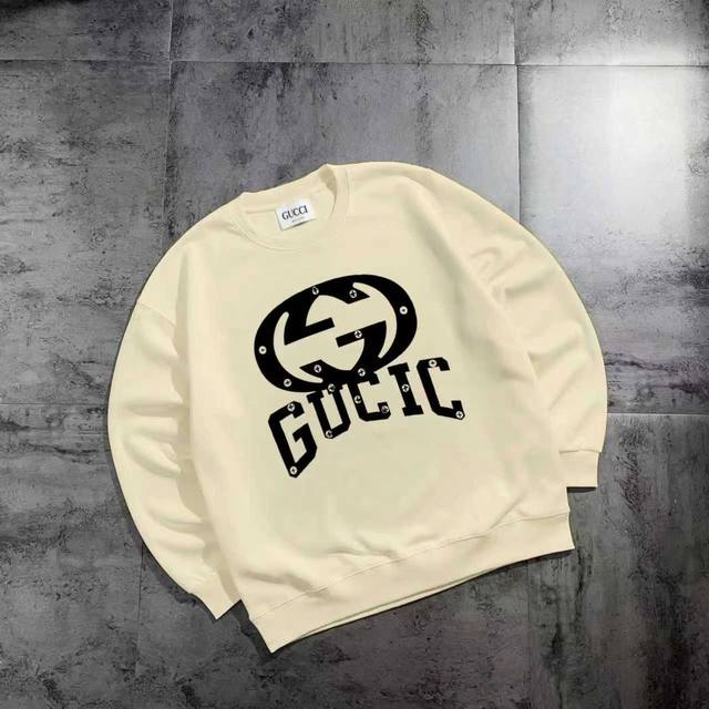 新款上架 Gucci系列基础情侣圆领卫衣面料采用健康布面料柔软舒适细腻 透气 抗皱高清数码直喷印花工艺 颜色清晰 情侣款