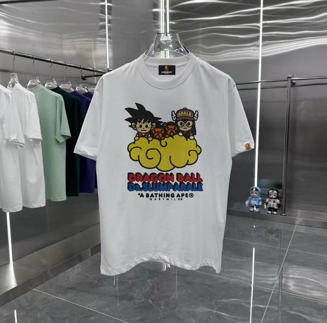 Bape系列 专柜款复古情侣 印花短袖T落肩袖 重磅280G精梳棉材质 透气舒适 版型宽松进口外贸级专柜印花，随意搓洗不褪色不变形。 情侣款 男女同款哦