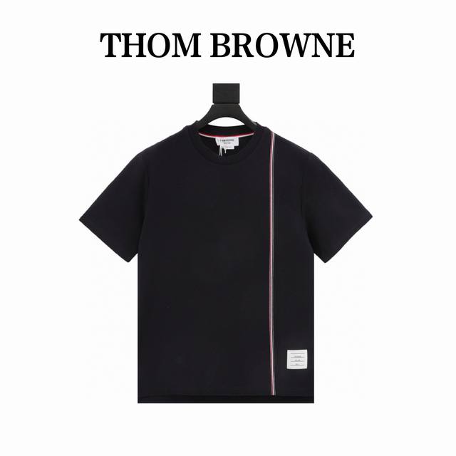 Thom Browne 汤姆布朗 三色条纹织带圆领短袖原版定制面料，克重和原版一致，超重工的针织工艺使面料表面呈现出细腻的肌理感，手感柔和厚实，有一定的自重感，