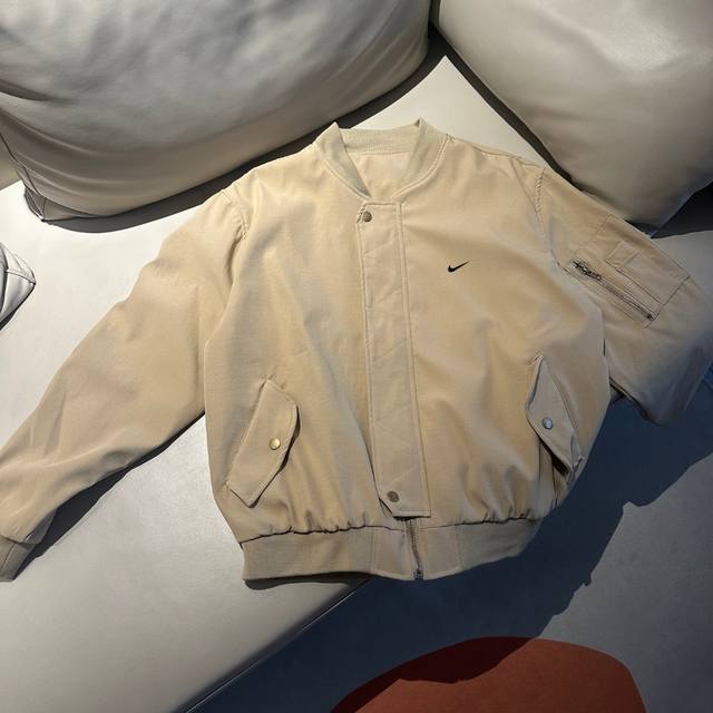 款号：Wk070 平铺图 耐克Nike经典款纯色秋季新款宽松版型棒球领户外机能外套男士女士工装口袋夹克外套个性时尚潮流男神女神短款外套韩国订单，运动休闲飞行夹克