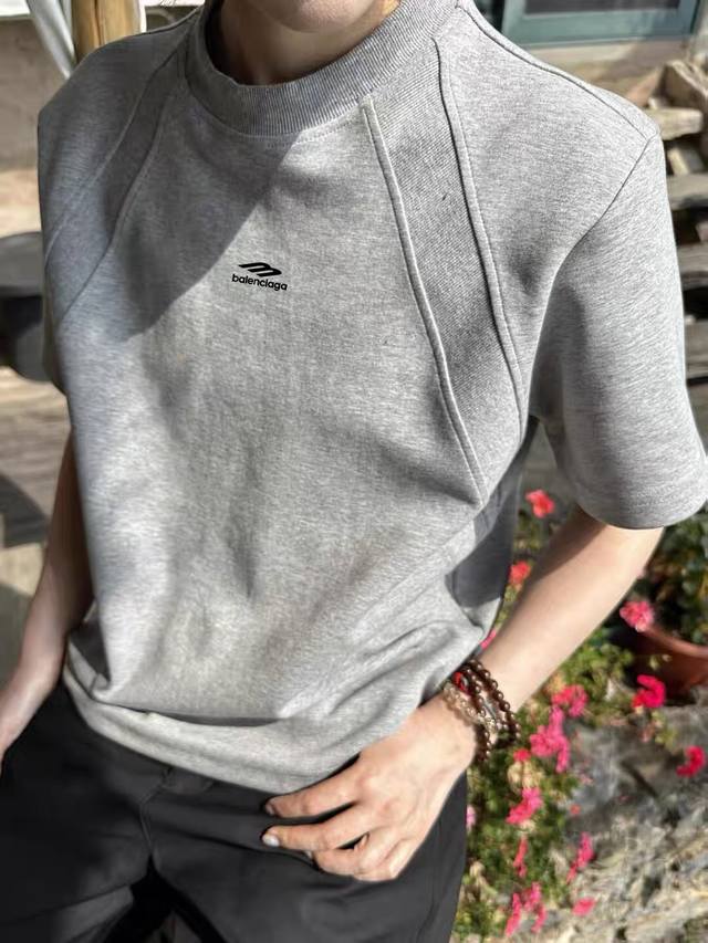 款号：Wkd01Balenciaga 巴黎世家2025Ss 滑雪系列大M经典Logo印花短袖T恤挣脱束缚，自在呼吸！280G液态太空棉短袖，给你云朵般触感！厌倦