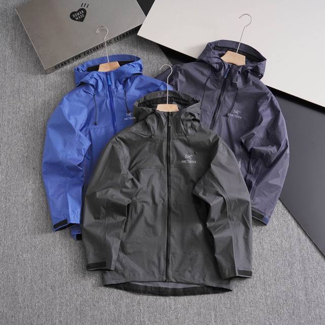 Arc‘Teryx 始祖鸟飞禽户外全热封登山透气防风防水硬壳冲锋衣全新硬壳冲锋衣夹克，Gt 户外防水硬壳向导级冲锋衣，机能夹克，全新演绎Niao的王者姿态。 户