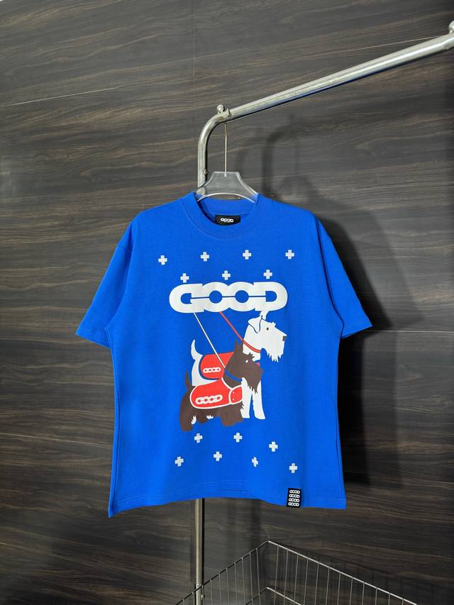 款号：He243Goodbrand-胸前十字雪纳瑞圆领T恤短袖面料采用280克双股双纱纯棉面料，手感舒适柔软，上身舒适透气，领口采用同缸同色罗纹，不紧绷，不变形