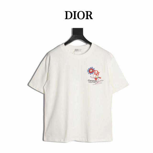 Dior 迪奥 25Ss 花卉短袖T恤面料采用定制240G 26支特滑双股精棉平纹高密无尘全棉布料。前幅高密度加厚，走线平整，代工品质，全套定制辅料。尺码：S-